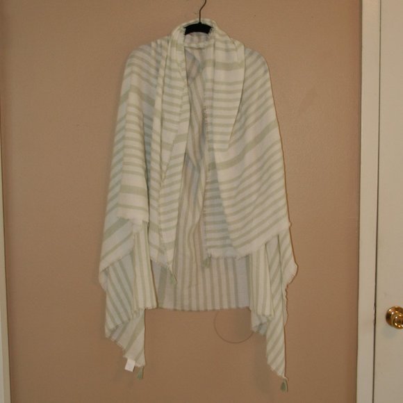 Wrap Scarf. OS. Light green and white. - Picture 1 of 2